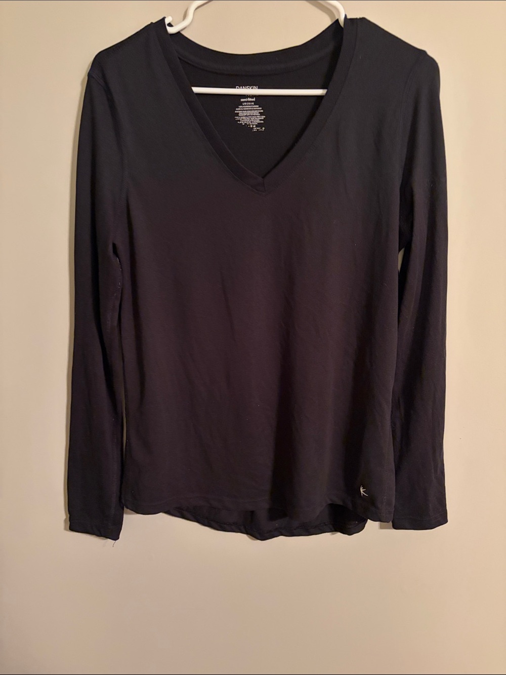 Danskin Now Women’s Black V-Neck Long Sleeve Semi-fitted Tee in Large